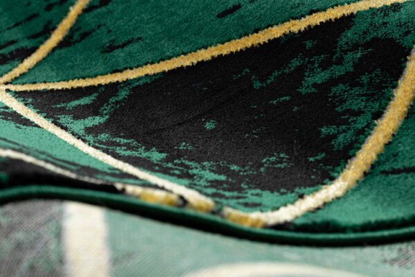 Koberec EMERALD exkluzívny 1020 glamour, styl marmur, trojuholníky fľaškovo zelený / zlatý