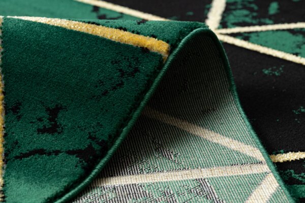 Koberec EMERALD exkluzívny 1020 glamour, styl marmur, trojuholníky fľaškovo zelený / zlatý