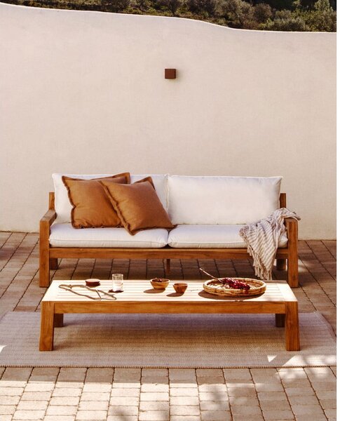 Konferenčný stolík z teakového dreva v prírodnej farbe 76x153 cm Forcanera – Kave Home