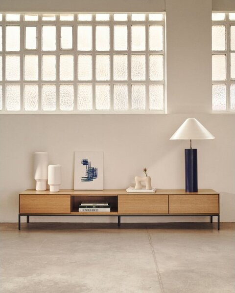 TV stolík v dekore duba v prírodnej farbe 195x35 cm Vedrana – Kave Home