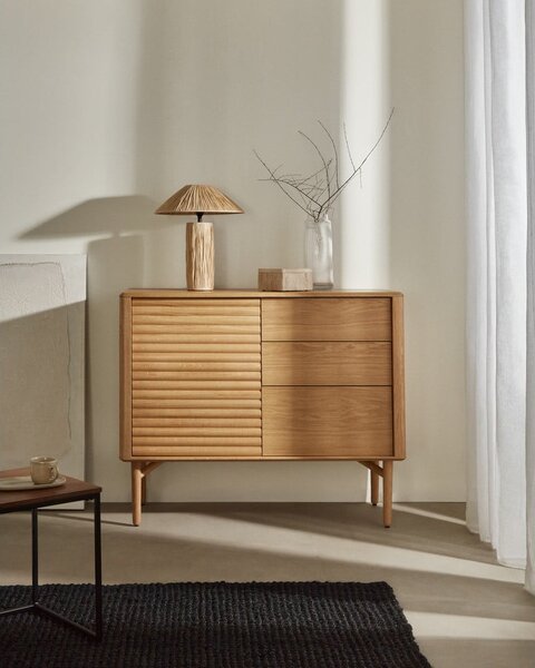 Nízka komoda v dekore duba v prírodnej farbe 105x86 cm Lenon – Kave Home