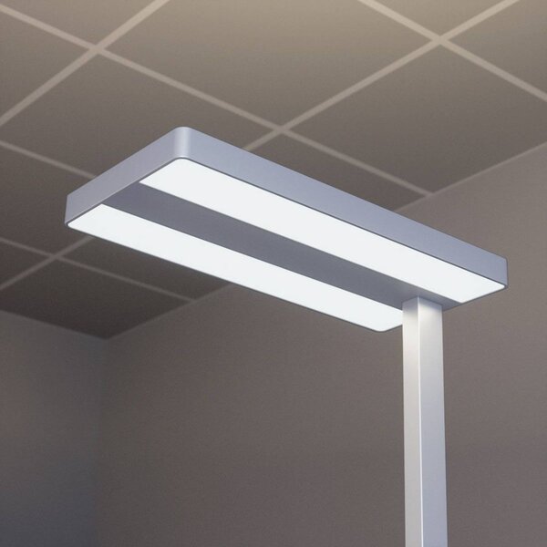 Arcchio LED stojacia lampa Logan Neo, strieborné, stmievateľné, kovové, Hliník / sivá / zinok, Pracovňa / Kancelária, Hliník, Moderný, Stojacie svietidlo