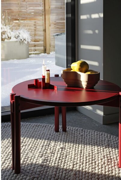 Červený okrúhly konferenčný stolík z borovicového dreva ø 80 cm Sticks – Karup Design