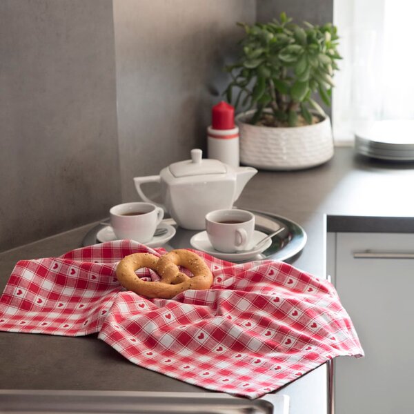 Utierka DESIGN + BOARD káro srdce červená 50x70 cm