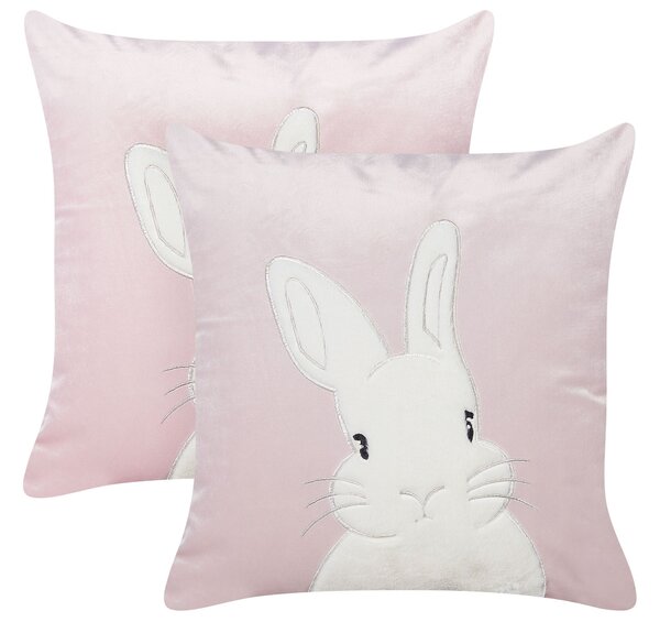 Sada 2 dekoratívnych vankúšov ružová zamat polyester 45 x 45 cm štvorcová vyšívaný vzor zajačika doplnky