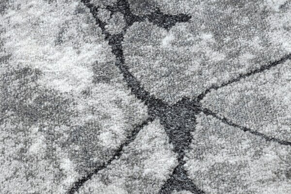 Behúň COZY 8873 Cracks beton - Štrukturálny, tmavosivý