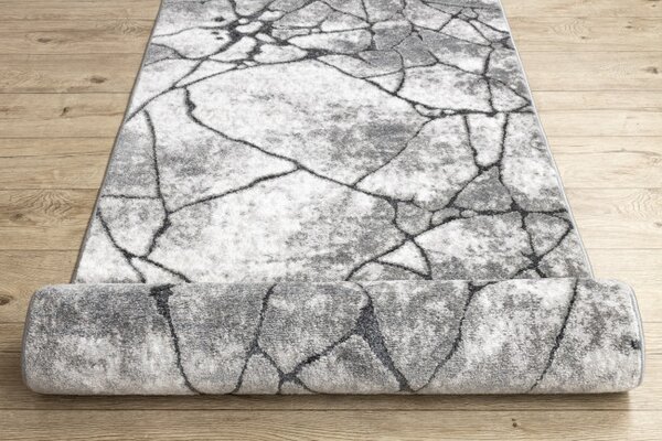 Behúň COZY 8873 Cracks beton - Štrukturálny, tmavosivý