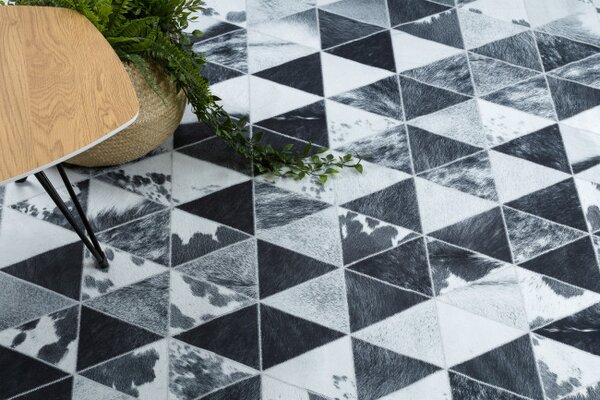 Koberec PATCHWORK 21722 sivý - imitácia kože krava, trojuholníky