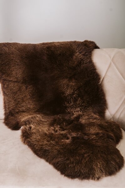 Ovčia kožušina tmavo hnedá Kožušina: M- 110x65 cm