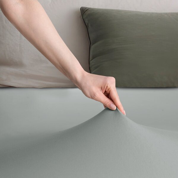 Svetlosivá napínacia plachta jersey 140x200 cm Amber – Restilo