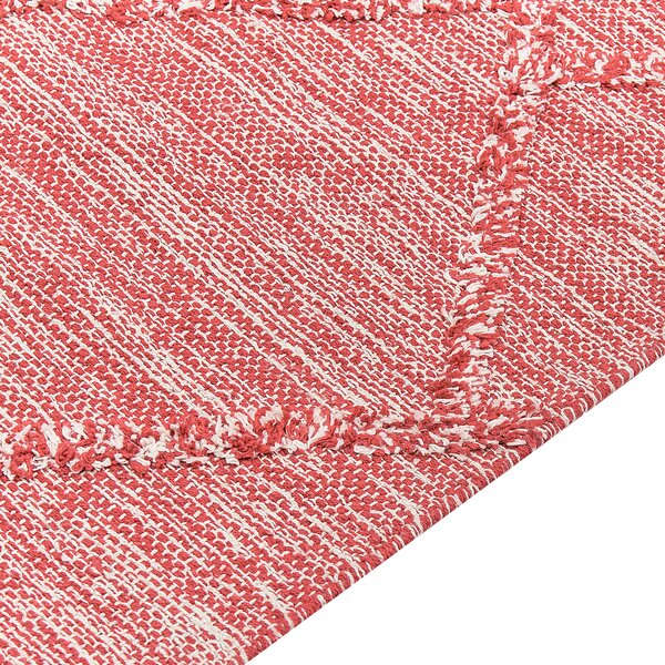 Koberec červená biela bavlna 140 x 200 cm geometrický vzor obdĺžnikový tvar ručne všívaný so strapcami obývačka spálňa