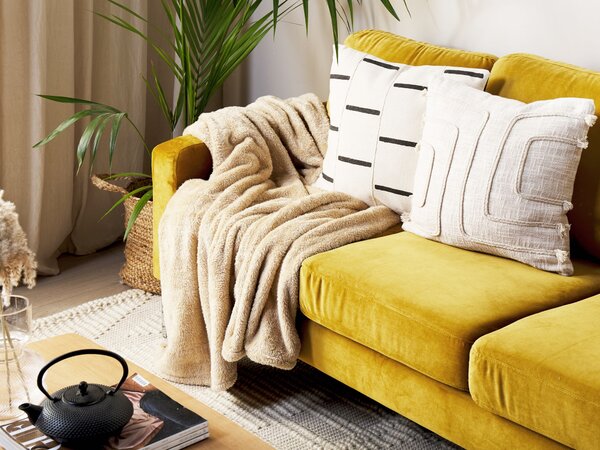 Deka piesková béžová polyester umelá kožušina 125 x 150 cm prikrývka textil doplnky obývacia izba spálňa