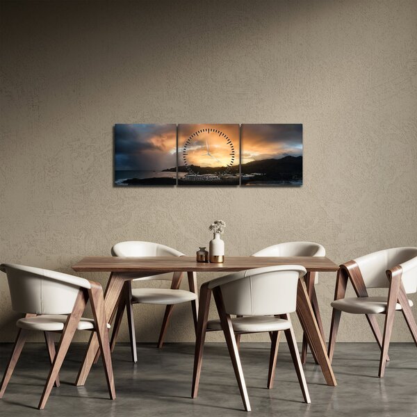 Obraz - pláž so zatiahnutou oblohou (s hodinami) (90x30 cm)