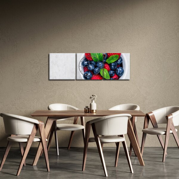 Obraz - miska s lesným ovocím (s hodinami) (90x30 cm)