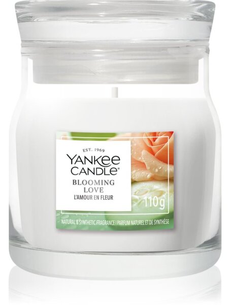 Yankee Candle Blooming Love vonná sviečka Signature 110 g