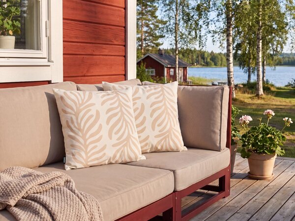 Sada 2 vonkajších dekoratívnych vankúšov svetlobéžová polyester 45 x 45 cm štvorcový tvar moderný štýl záhrada exteriér