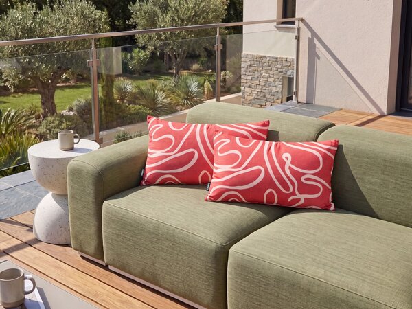 Sada 2 vonkajších dekoratívnych vankúšov červená polyester 30 x 50 cm obdĺžnikový tvar moderný štýl záhrada exteriér