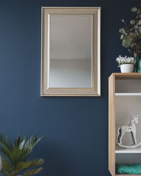 Závesné zrkadlo na stenu zlaté 60 x 90 cm rám zo syntetického materiálu moderná glamour spálňa obývacia izba