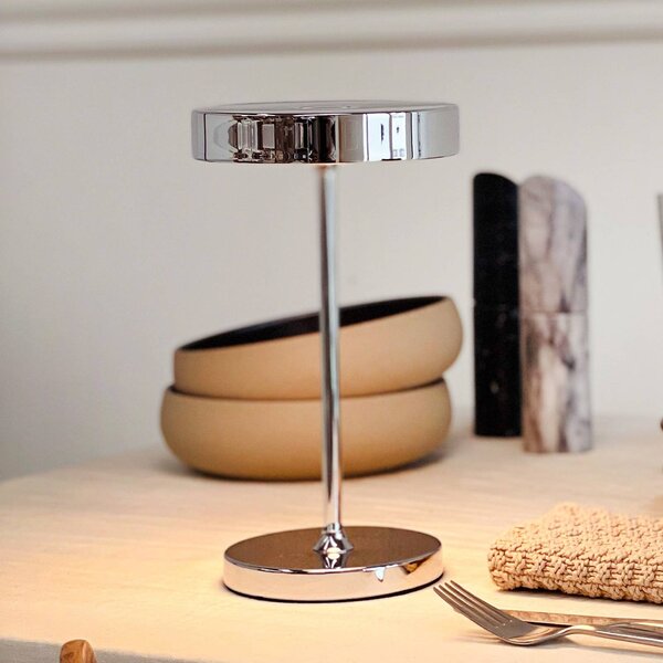 Dyberg Larsen stolová LED lampa Starlight, chróm, kov, Chrómová / strieborná, Obývacia izba / jedáleň, kov, Škandinávsky, Stolová lampa