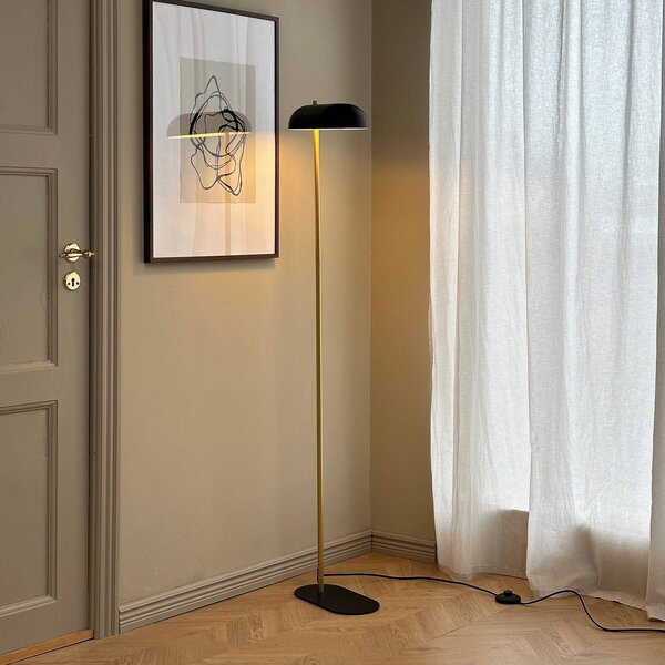 Dyberg Larsen Stojacia lampa Arch, čierna/mosadz, 143 cm, Čierna, Obývacia izba / jedáleň, kov, Vintage, Stolová lampa