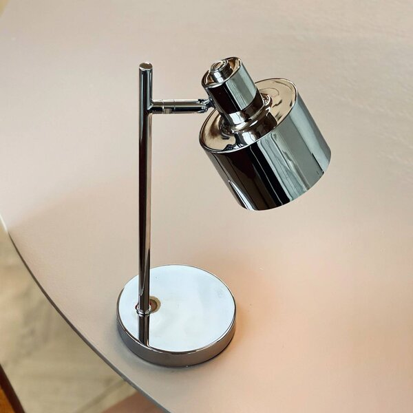 Dyberg Larsen LED stolná lampa na batérie Ocean Mini, chróm, Chrómová / strieborná, Obývacia izba / jedáleň, kov, Škandinávsky, Stojacie svietidlo