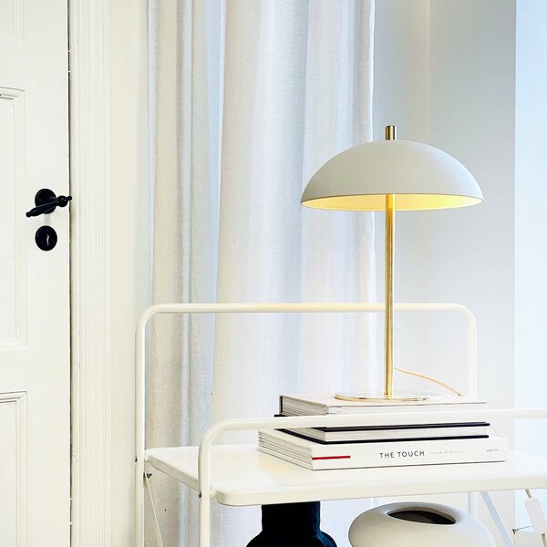 Dyberg Larsen Stolová lampa Globus, béžová/mosadz, 44 cm, Mosadz / zlato, Obývacia izba / jedáleň, kov, Škandinávsky, Stojacie svietidlo