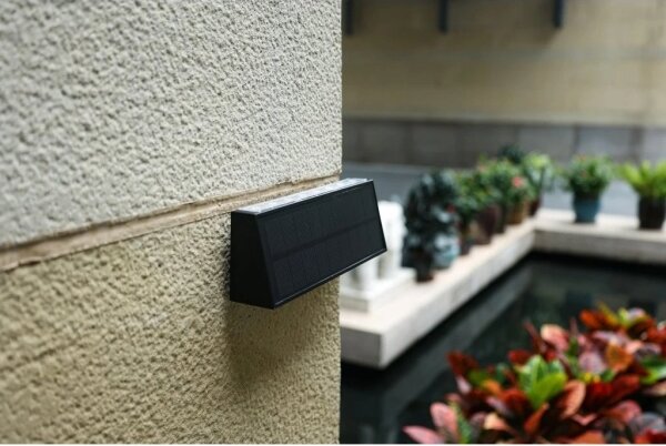 Viking - LED solárne nástenné svietidlo LED/1,3W/3,7V IP44 4000K 2000 mAh
