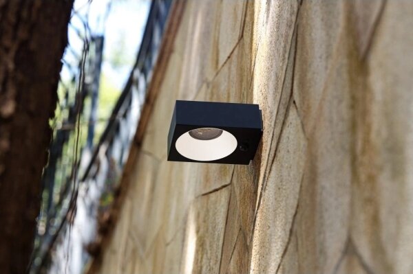 Viking - stmievateľné solárne nástenné LED svietidlo so snímačom LED/2W/3,7V IP65 4000K