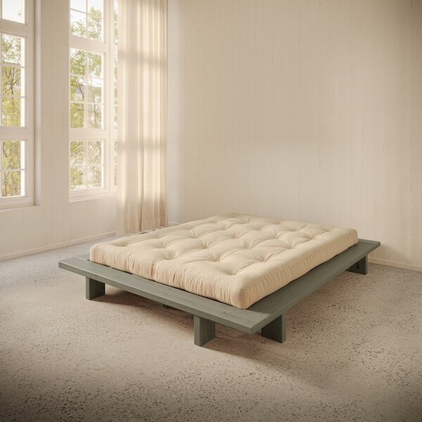 Šalviovozelená dvojlôžková posteľ z borovicového dreva bez čela s roštom 160x200 cm Japan – Karup Design