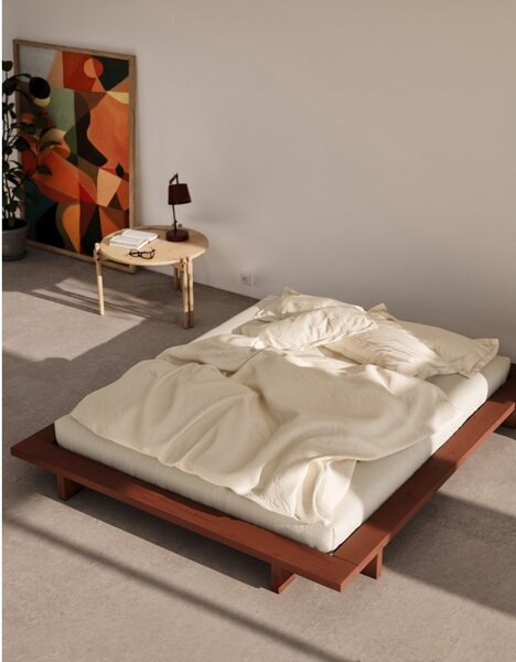 Dvojlôžková posteľ z borovicového dreva bez čela s roštom 140x200 cm v terakotovej farbe Japan – Karup Design