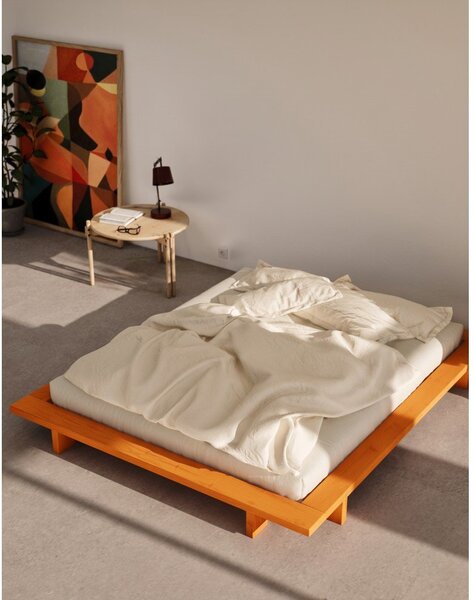 Oranžová dvojlôžková posteľ z borovicového dreva bez čela s roštom 140x200 cm Japan – Karup Design