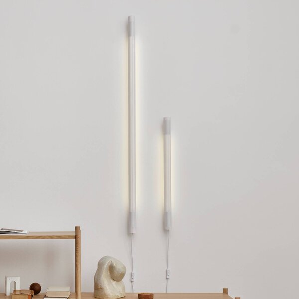 GEJST nástenné svetlo Radent, biele, výška 135 cm, G13 LED, Biela / opálová, Obývacia izba / jedáleň, kov