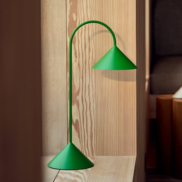 FRANDSEN LED stolová lampa na batérie Grasp, zelená, výška 47 cm, Zelená, kov, Dizajn, Stolová lampa