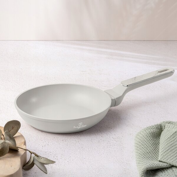 Panvica BerlingerHaus Sahara Marble 20 cm – TitanPro nepriľnavý povrch