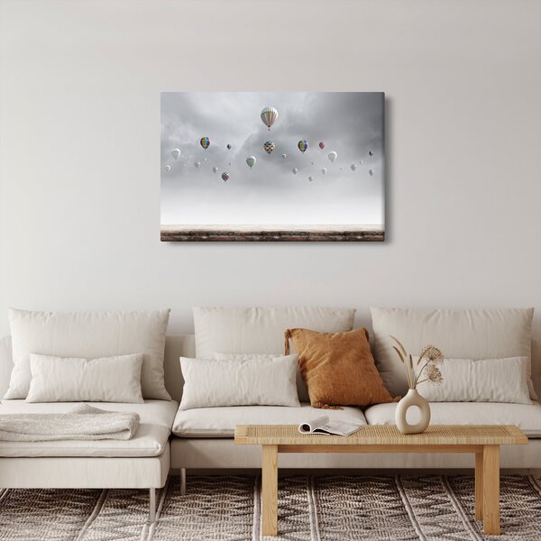 Obraz - Balóny nad tehlovou stenou (90x60 cm)
