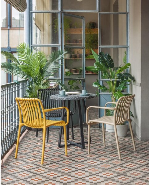 Horčicovožltá záhradná stolička Kave Home Isabellini