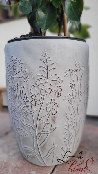 Šedý cementový obal na kvetináč/váza s lúčnymi kvetmi Wildflowers - Ø19*25cm - Clayre & Eef