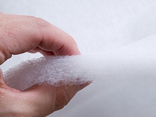 Vatelín rúno z dutého vlákna 100g / tl. 1cm - metráž š. 150 cm