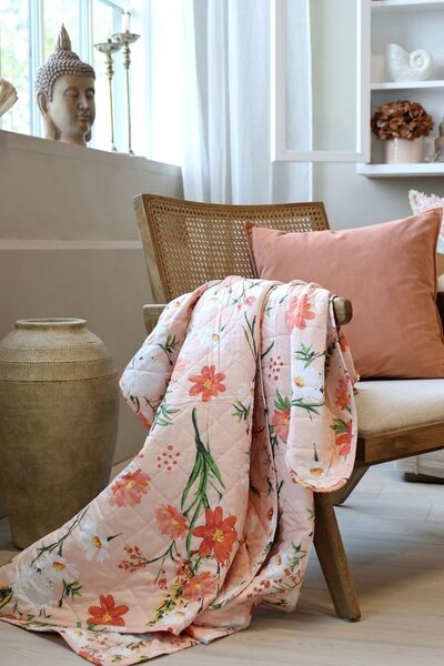 Ružový bavlnený prehoz s kvetmi Aix Quilt Wild Flowers - 130*180 cm - Chic Antique