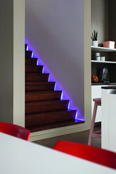 Philips 70102/31/P6 LightStrips RGB LED pás na diaľkové ovládanie 5m RGB 30-farieb 17W=260lm