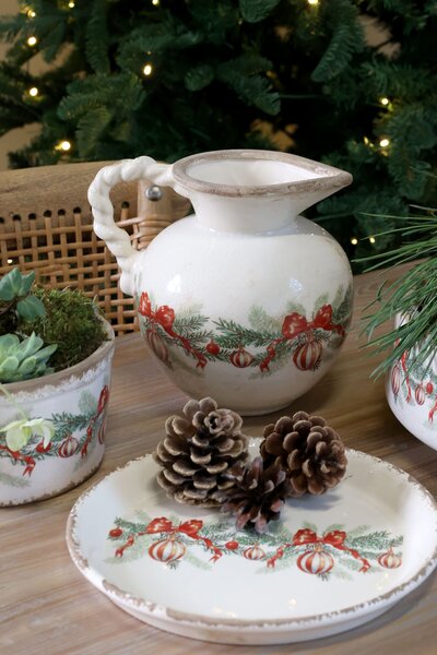 Béžový keramický džbán s vianočnými ozdobami Christmas Bow & Bauble - 20,5 * 18,5 cm - Chic Antique