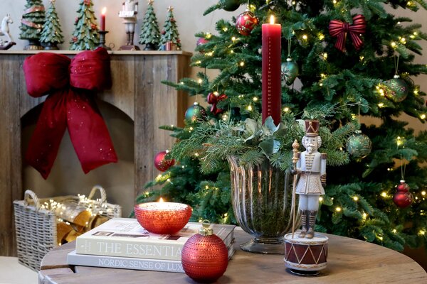 Hudobná naťahovacia skrinka Luskáčik Cherry Noël – Ø 8,5*28 cm - Chic Antique