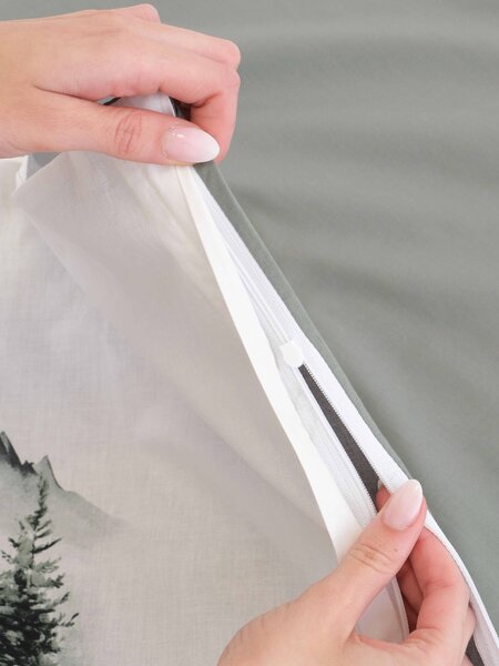 Vianočná bavlnená obliečka na vankúšik Renforcé 40 × 40 cm - Medvede v zime