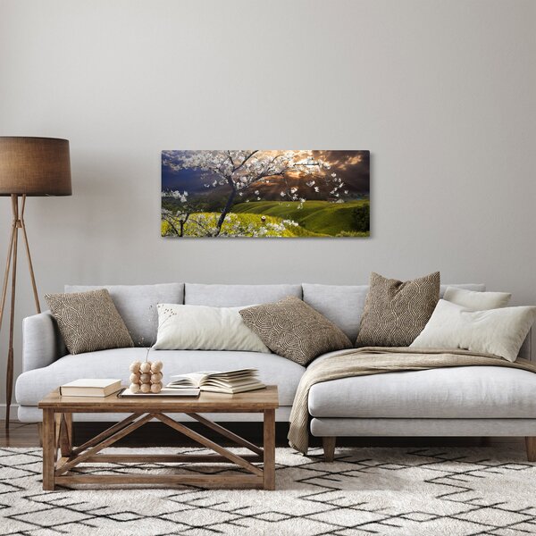 Obraz - Rozkvitnutý strom v krajine (120x50 cm)