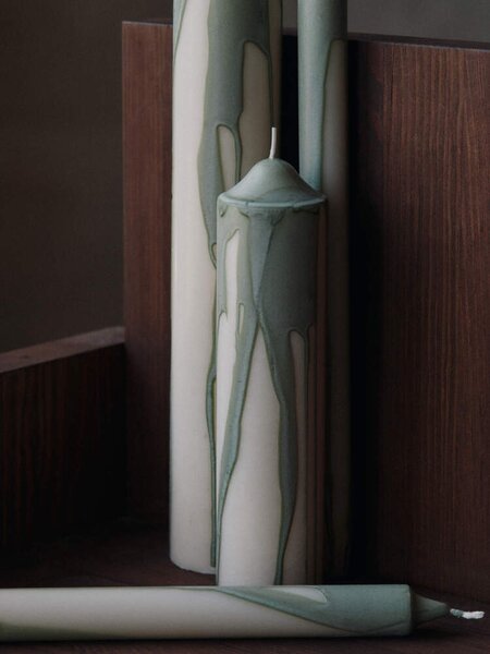Ferm Living Sviečky Dryp set 2 ks, tea green