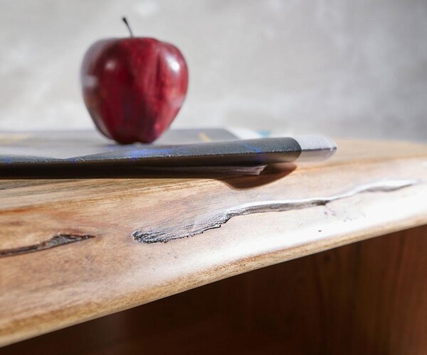 DELIFE TV stolík Live-Edge 145 cm akácia prírodná priehradka 3 zásuvky