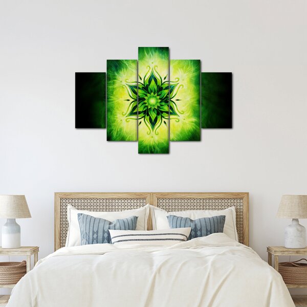 Obraz - Kvetinová mandala v zelenom pozadí (150x105 cm)