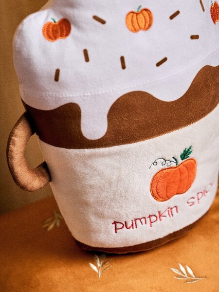 Sinsay - Dekoratívny vankúš v tvare nápoja Pumpkin Spice Latte - viacfarebná