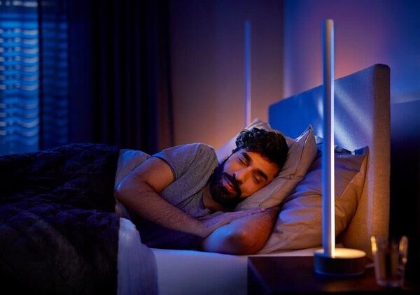 Philips HUE White and color ambiance 8719514433465 Signe stolové svietidlo LED 55,3cm 11,8W/1040lm biela, imitácia dreva, bluetooth