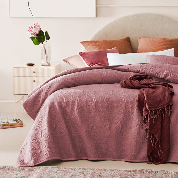 Dekorstudio Elegantný prehoz na posteľ LEILA v staroružovej farbe Rozmer prehozu (šírka x dĺžka): 170x210cm